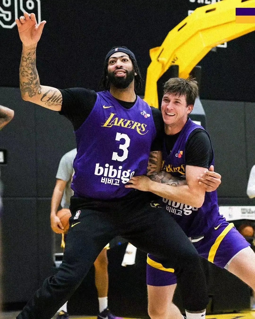 爱游戏tv-湖人队在比赛中展现出强大的整体实力