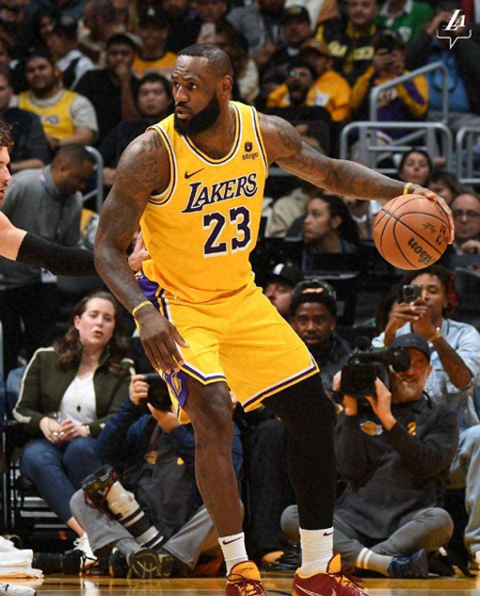 湖人队在比赛中展现出强大的整体实力