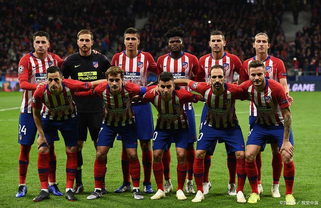 足球巨星们的激烈对决，赛场上尽显风采的简单介绍