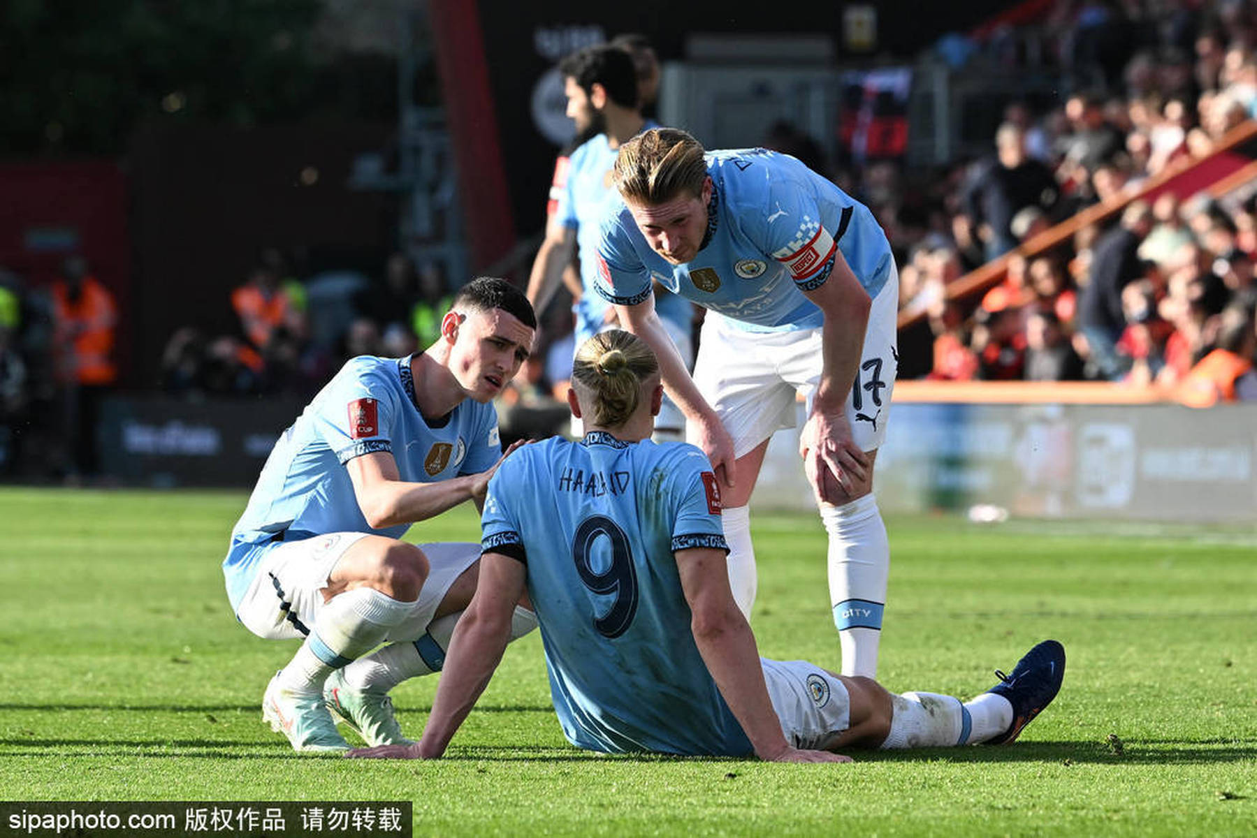 哈兰德炮轰横梁，齐笑泽斯顶级射手风范的简单介绍