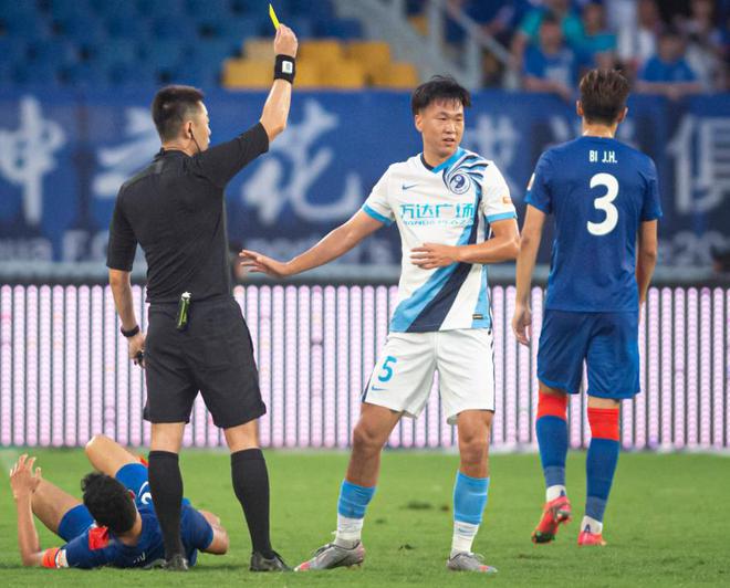 关于上海申花爆冷击败上海上港，拿下联赛双杀的信息