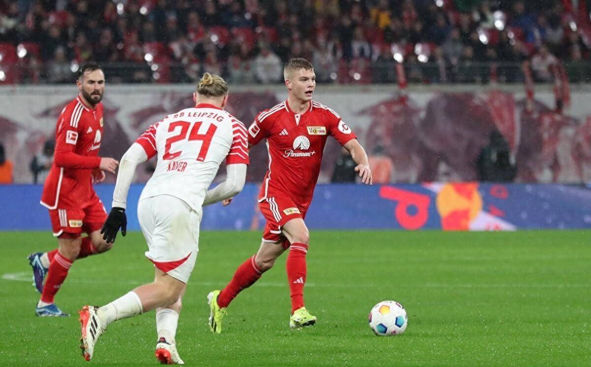 美因茨连续遭遇丢球,德甲降级危机加剧 美因茨连续遭遇丢球,德甲降级危机加剧