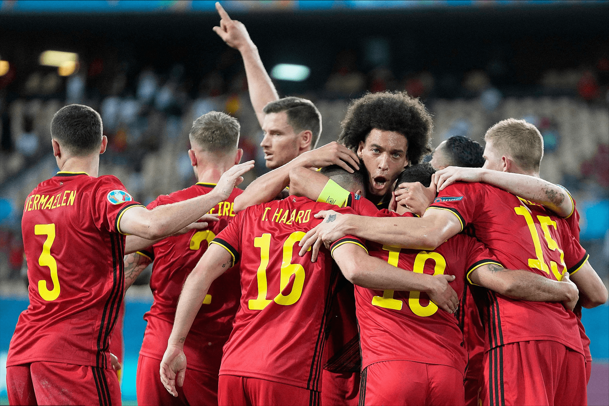 奥地利足球队与希腊队展开激烈角逐，战成平局