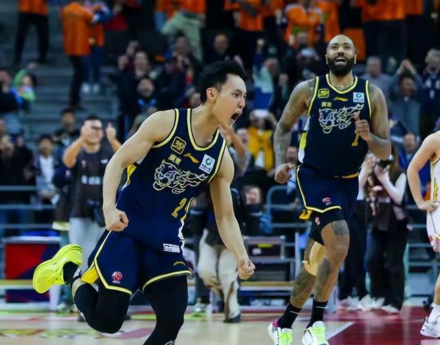 关于武汉卓尔主场击败对手，坐镇主场优势的信息