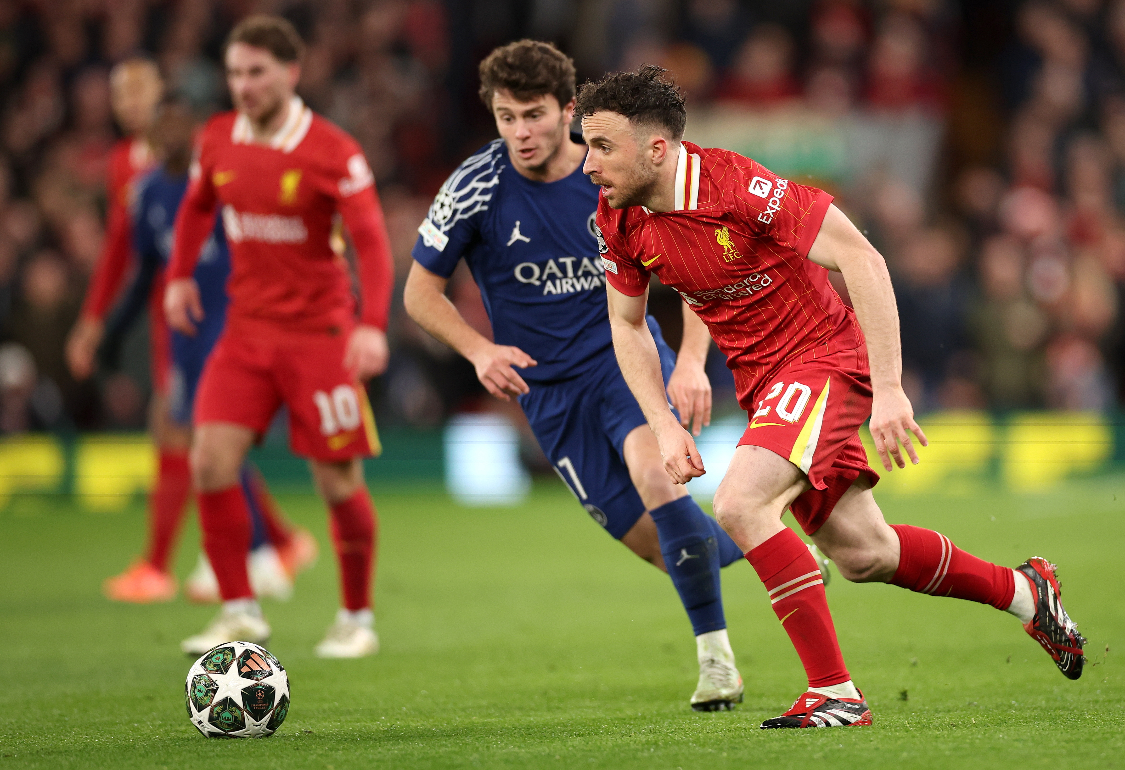 欧洲足球冠军联赛胜者已现，下轮对决备受期待