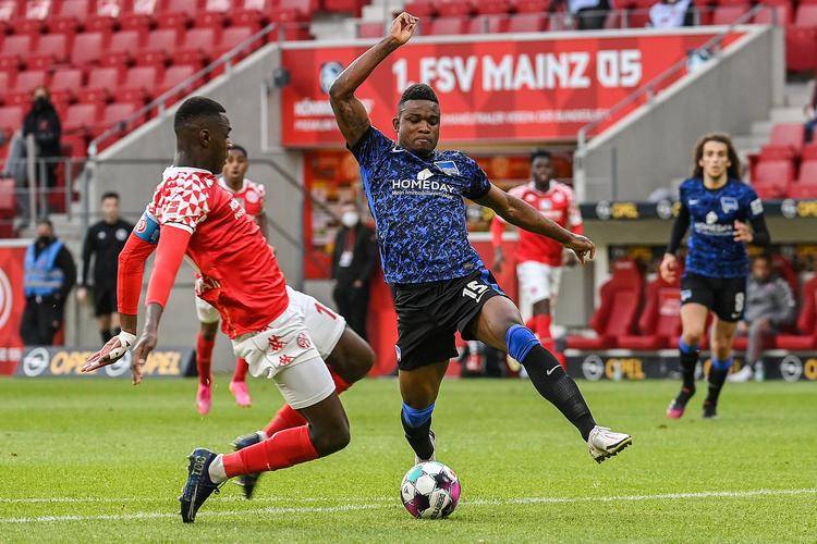 包含柏林赫塔主场失利，遭遇积分困境的词条