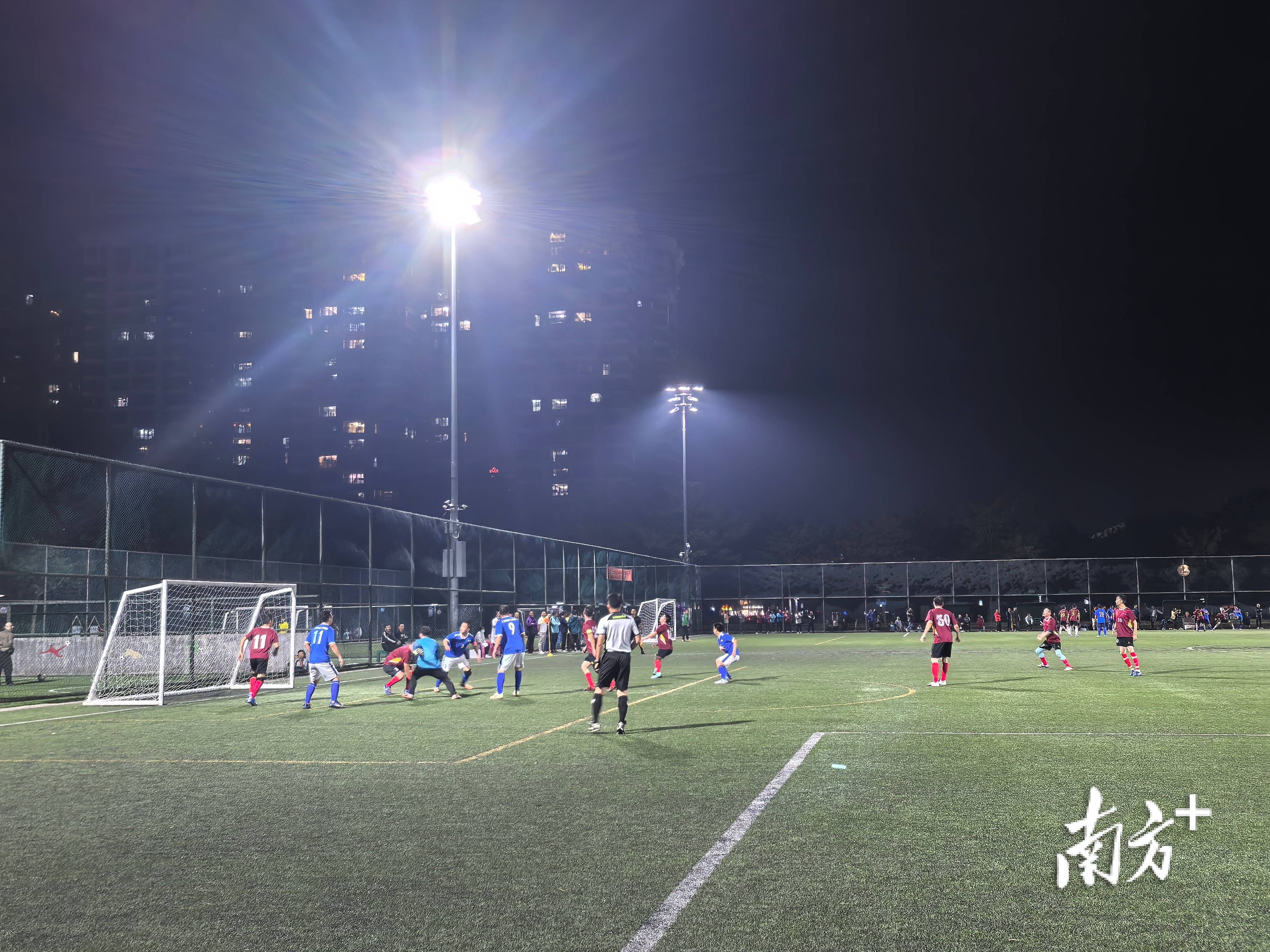 关于斗志昂扬:球员奋勇争先,赛场惊艳的信息 关于斗志昂扬:球员奋勇争先,赛场惊艳的信息