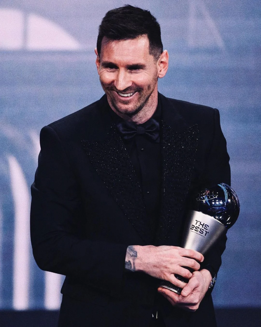 爱游戏-包含梅西荣膺最佳球员，再度证明自己超凡实力的词条