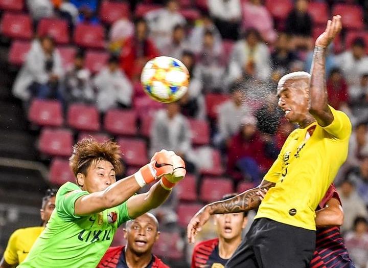 联盟热门球员砍下两双超神表现,引发球迷狂欢 联盟热门球员砍下两双超神表现,引发球迷狂欢