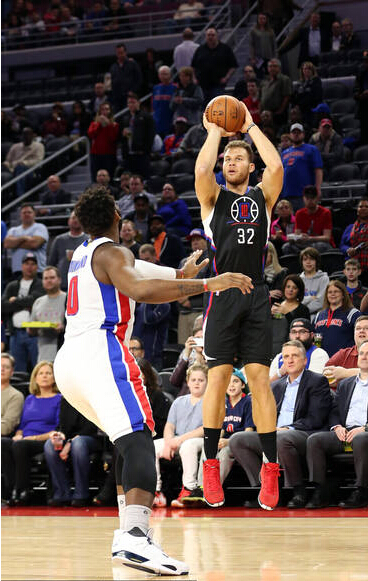 爱游戏娱乐-活塞队员格里芬在比赛中迎来高光时刻