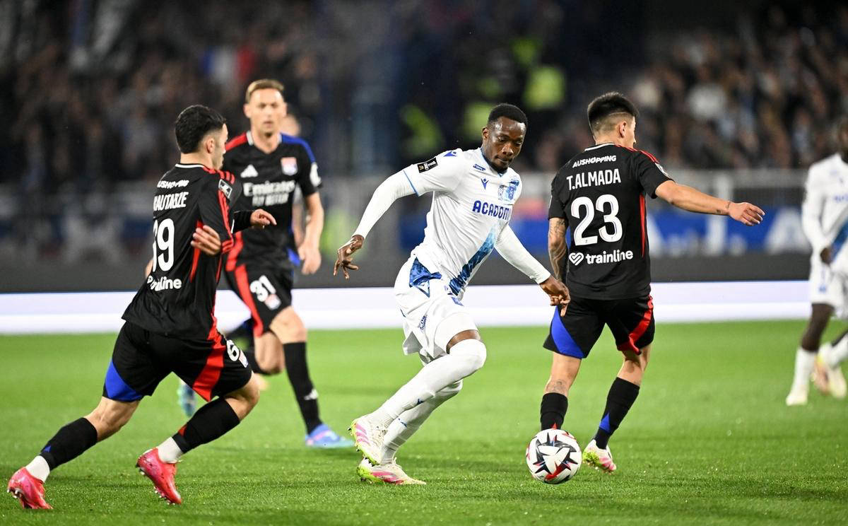 里昂客场取胜，法甲联赛前四位置稳固