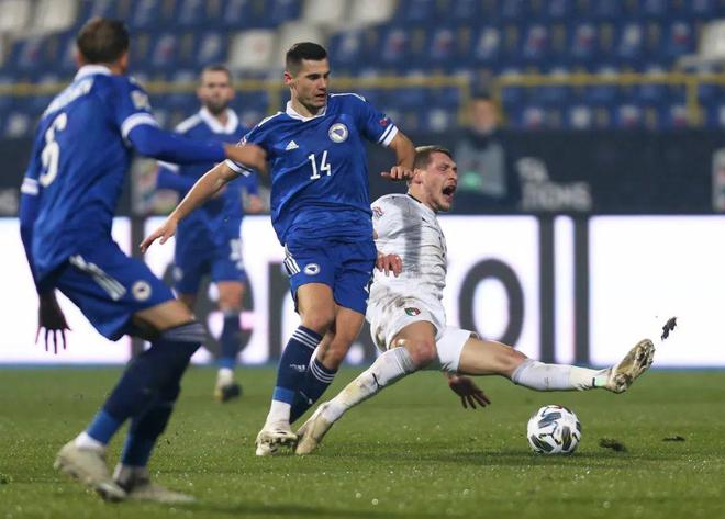 包含斯洛伐克队小组赛出局，无缘欧国大赛强的词条