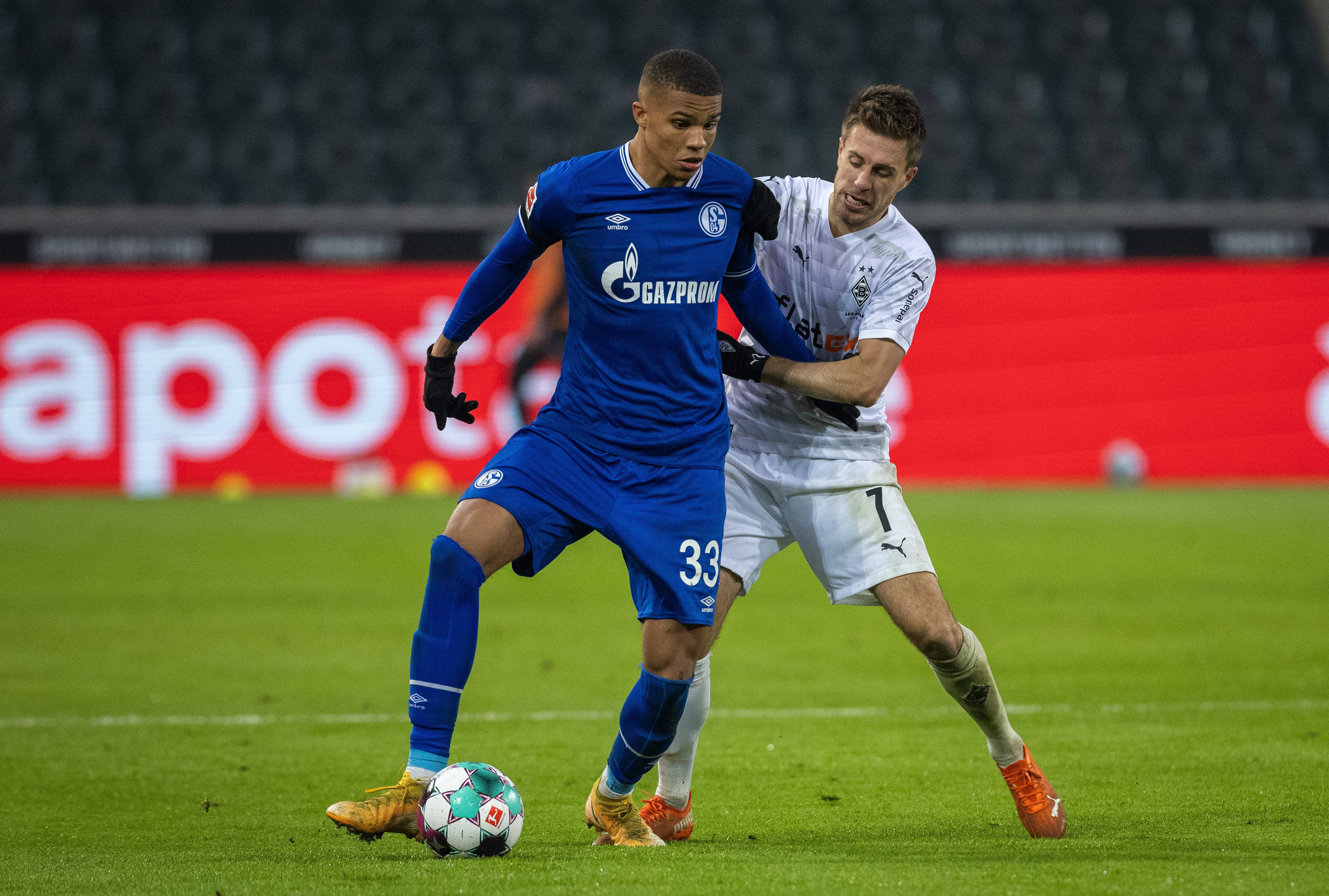 沙尔克遭遇惨败，战术未见成效，面临保级压力的简单介绍