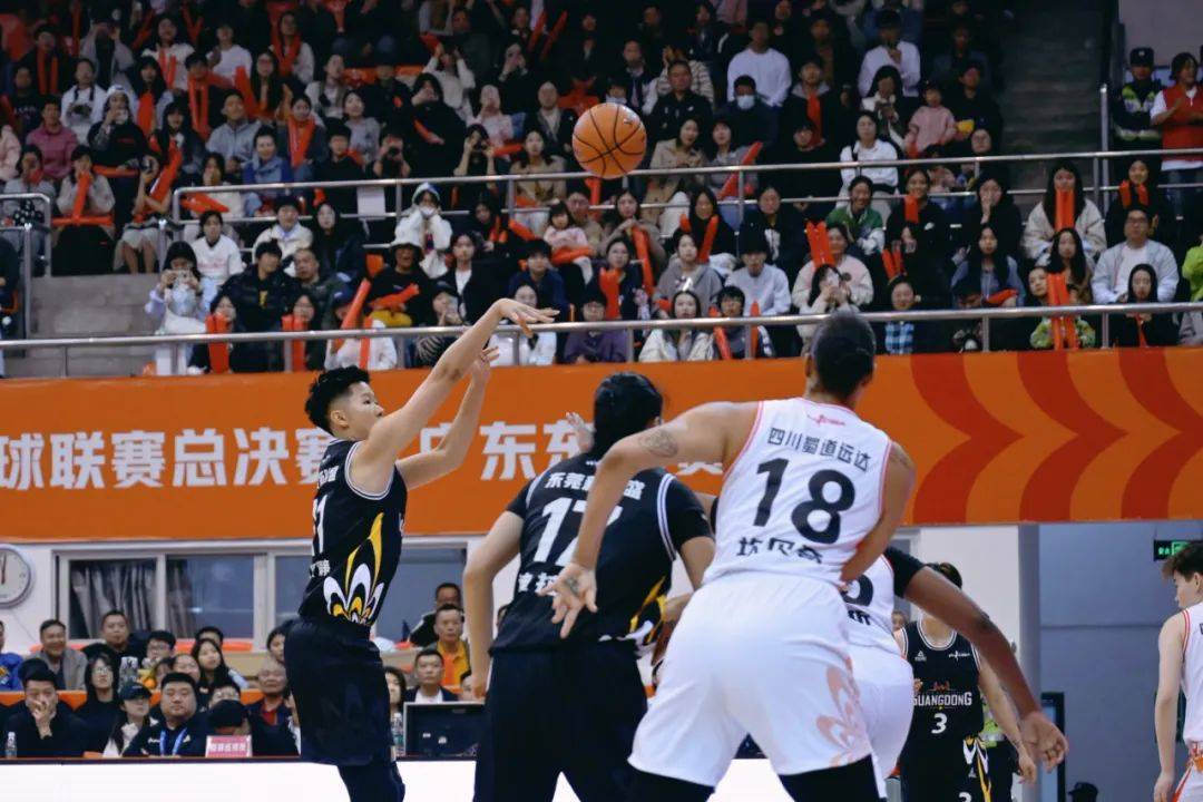 包含精彩篮球对抗涌现,球场上人气爆棚的词条 包含精彩篮球对抗涌现,球场上人气爆棚的词条