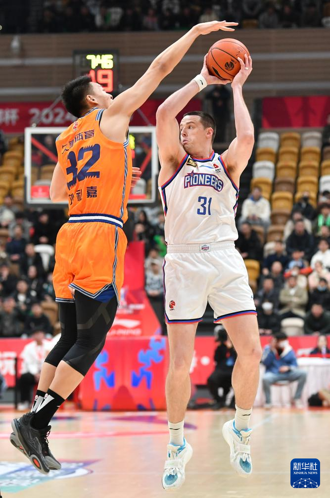 上海队战胜劲敌,成功晋级季后赛 上海队战胜劲敌,成功晋级季后赛