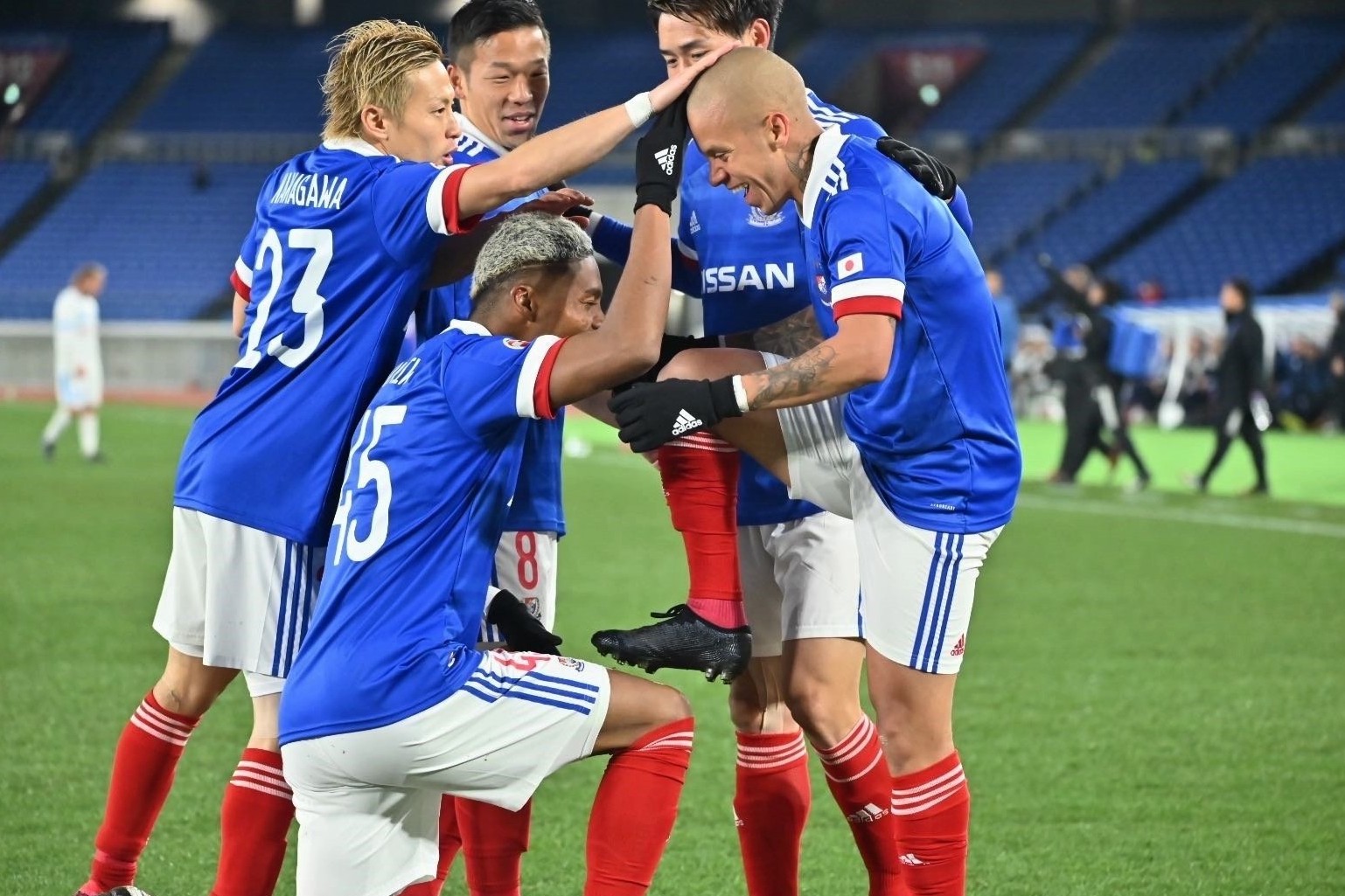 横滨水手喜获亚冠胜利，晋级淘汰赛的简单介绍