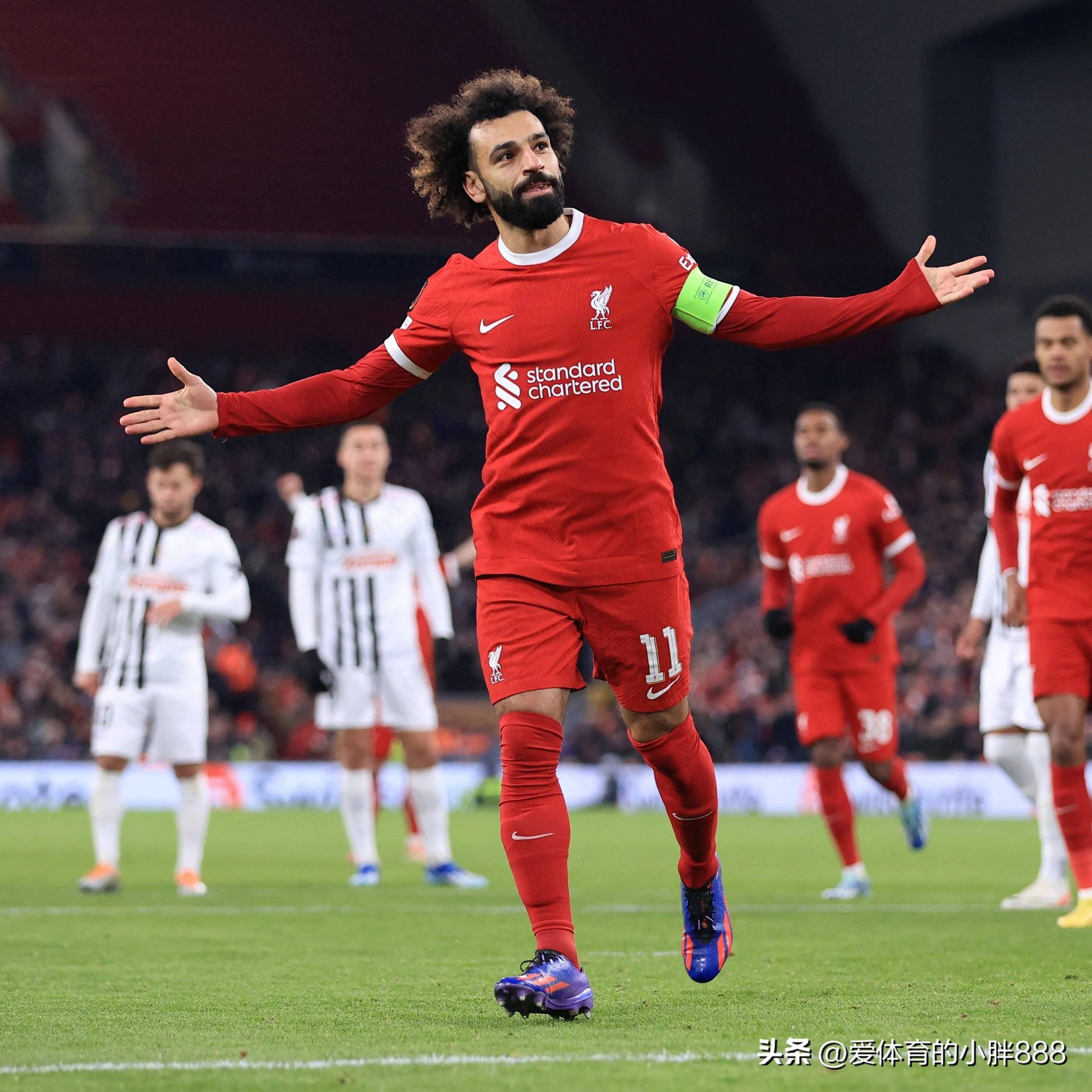 爱游戏在线-利物浦队获得联赛冠军，教练赞扬球员表现出色