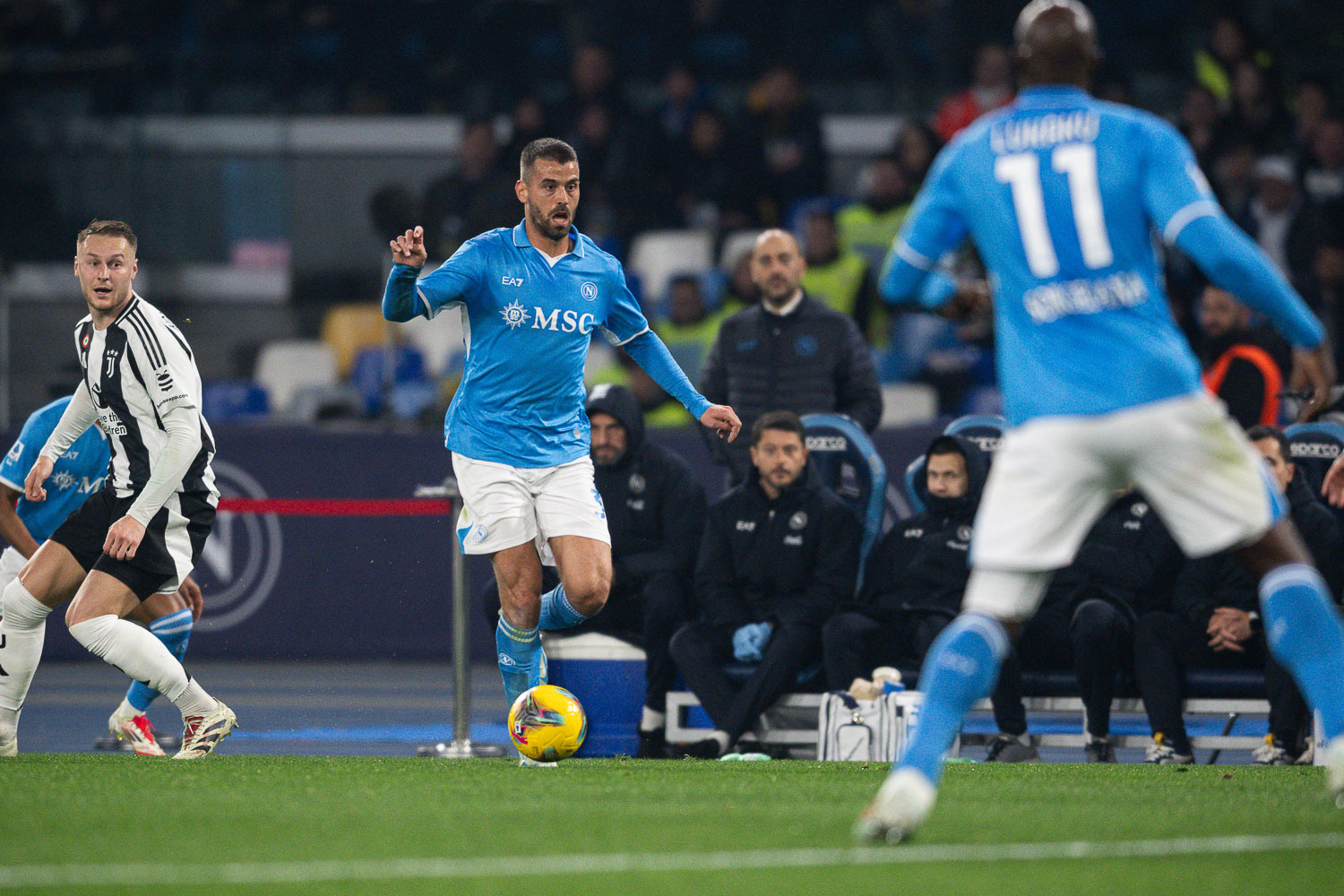 爱游戏体育-那不勒斯战胜对手，保持不败纪录