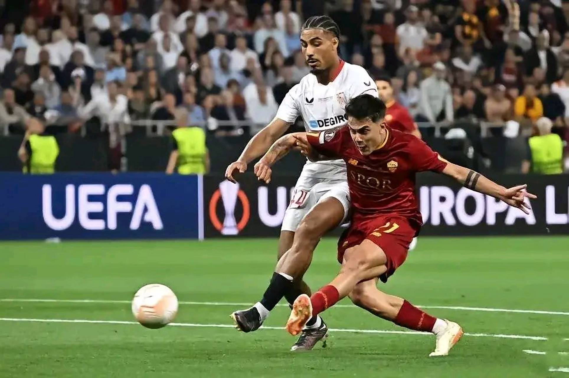 塞维利亚在客场胜利，成功晋级欧联杯四强