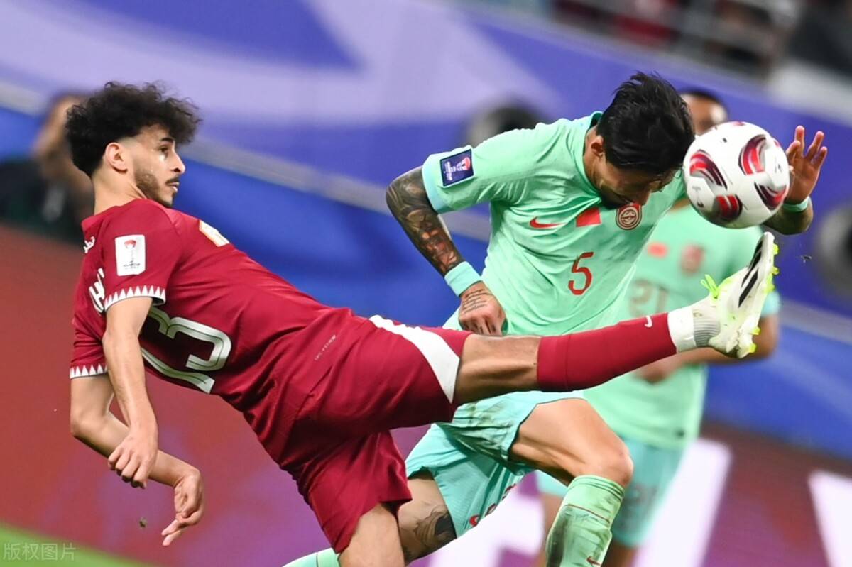 新加坡队进攻力不足,难以和对手抗衡 新加坡队进攻力不足,难以和对手抗衡