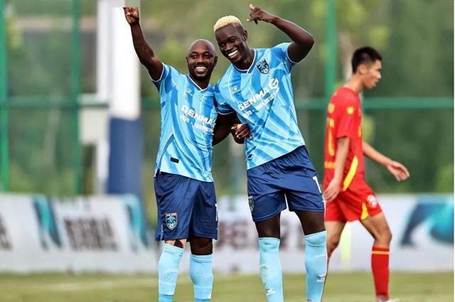 爱游戏入口-澳门风暴队员拼尽全力，为球队取得关键胜利！的简单介绍