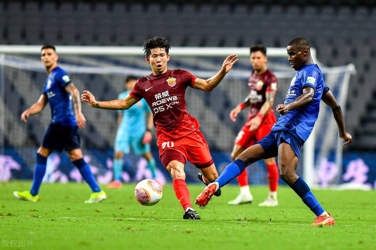 恒大主场击败申花，延续领先积分优势