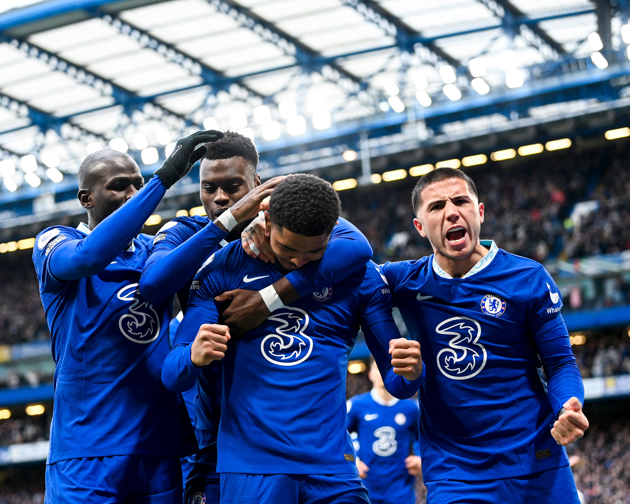 切尔西客场惨败利兹联,遭遇连败 切尔西客场惨败利兹联,遭遇连败