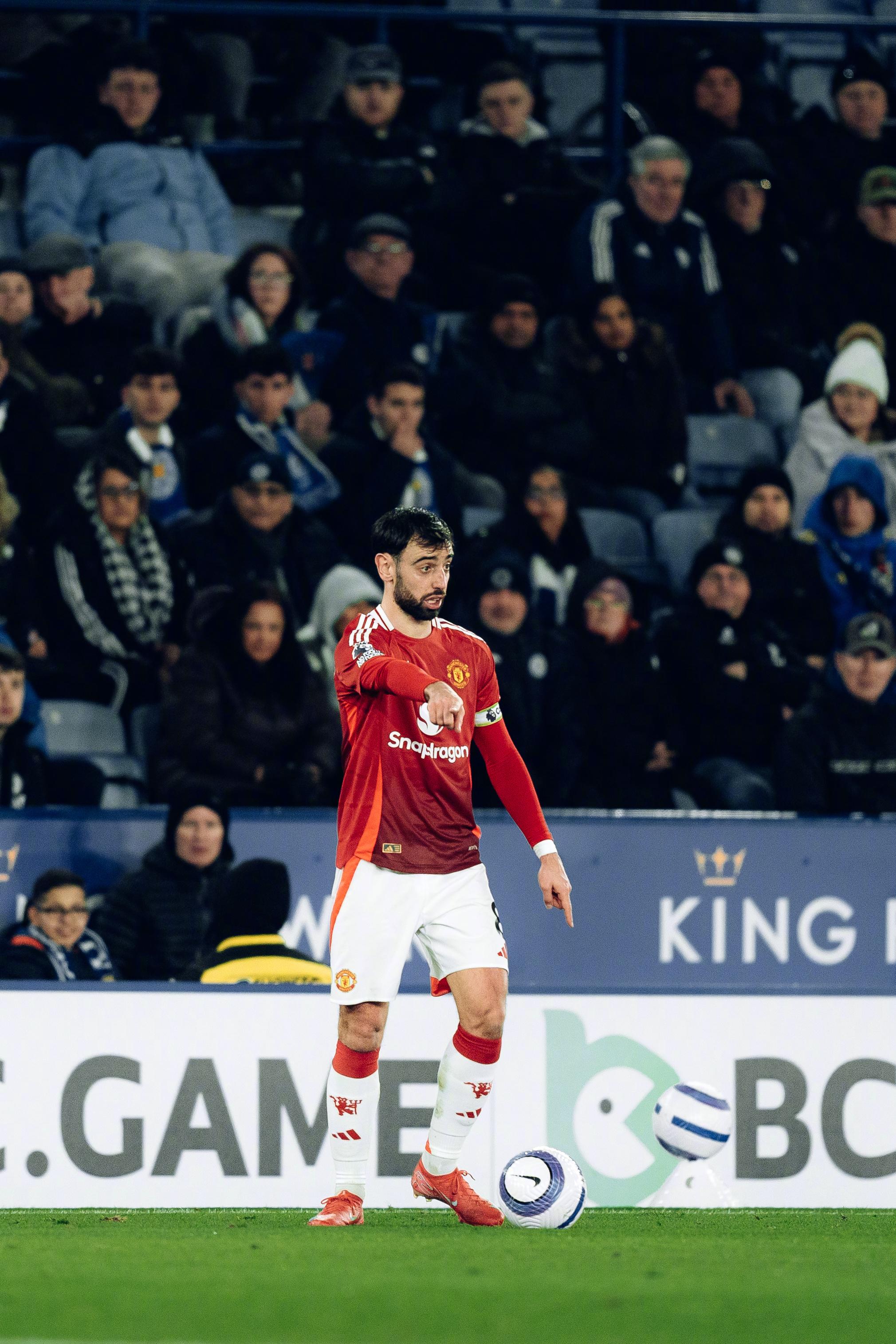 爱游戏娱乐-包含莱斯特城击败曼联，重返争冠行列的词条