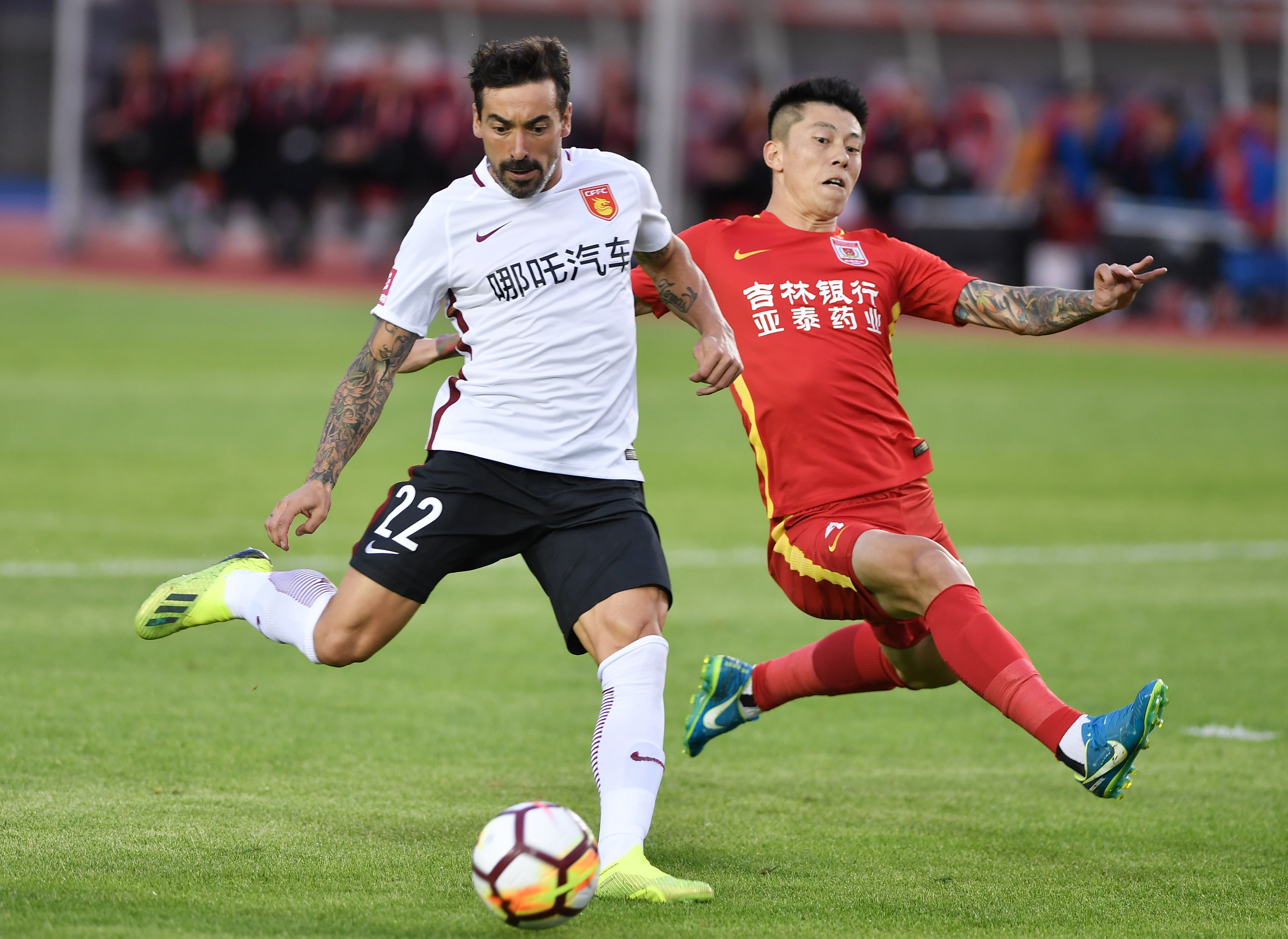 爱游戏APP-河南建业将迎战河北华夏幸福，实力对比