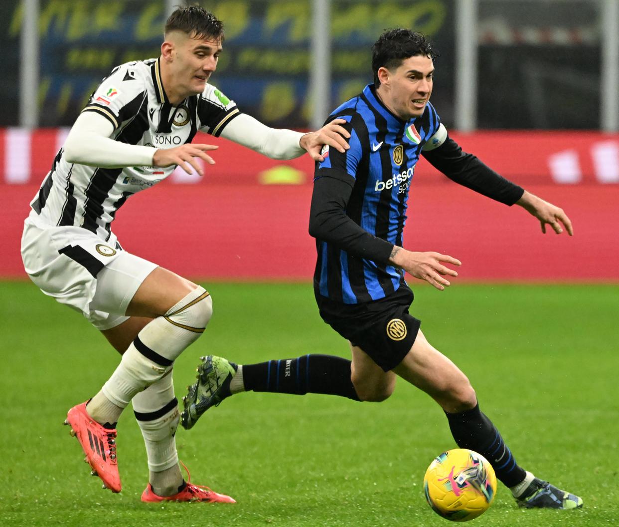 国米主场大胜，稳居联赛榜首