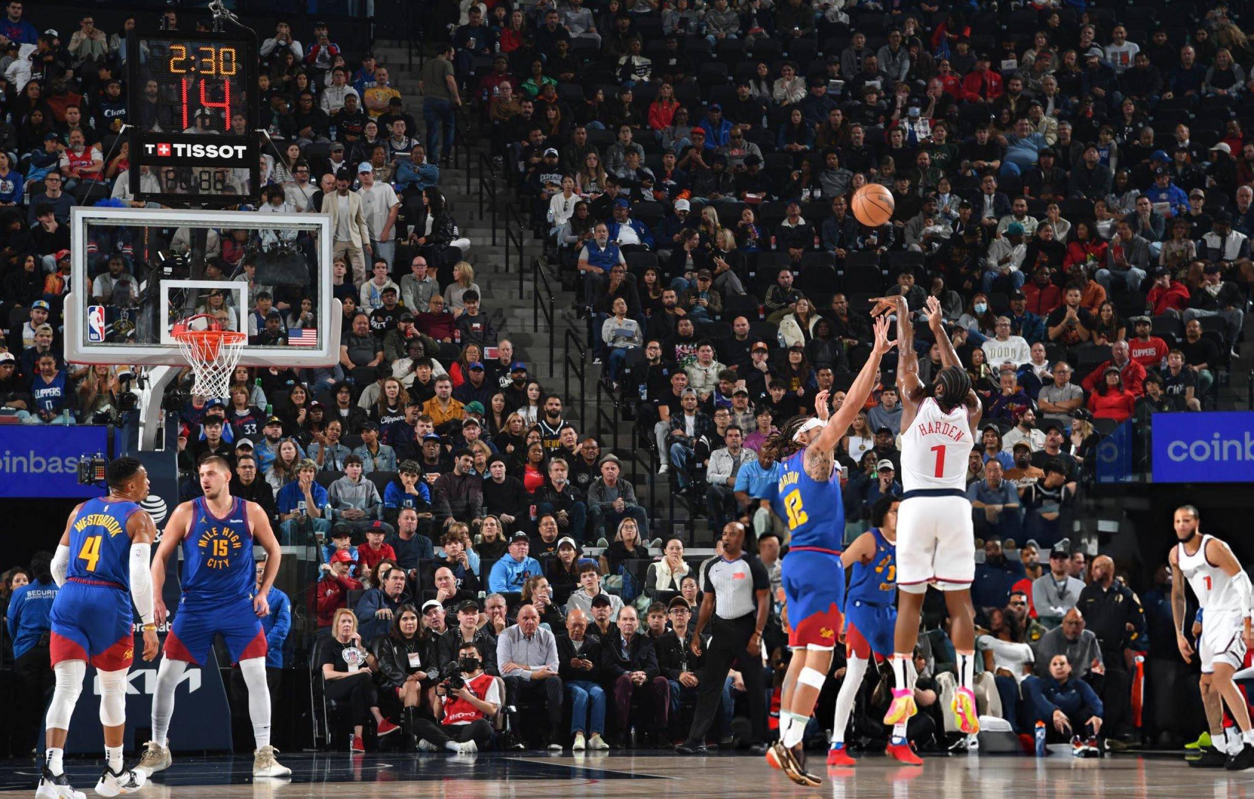 爱游戏在线-火箭客场逆转击败篮网，哈登30+10