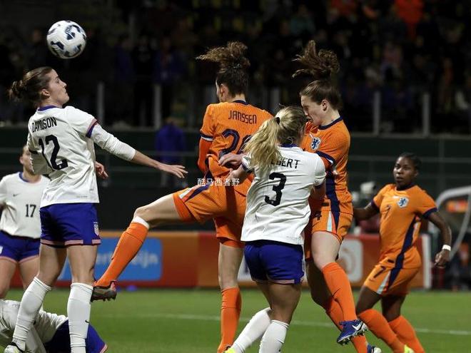 日本女足在友谊赛中战胜了荷兰队